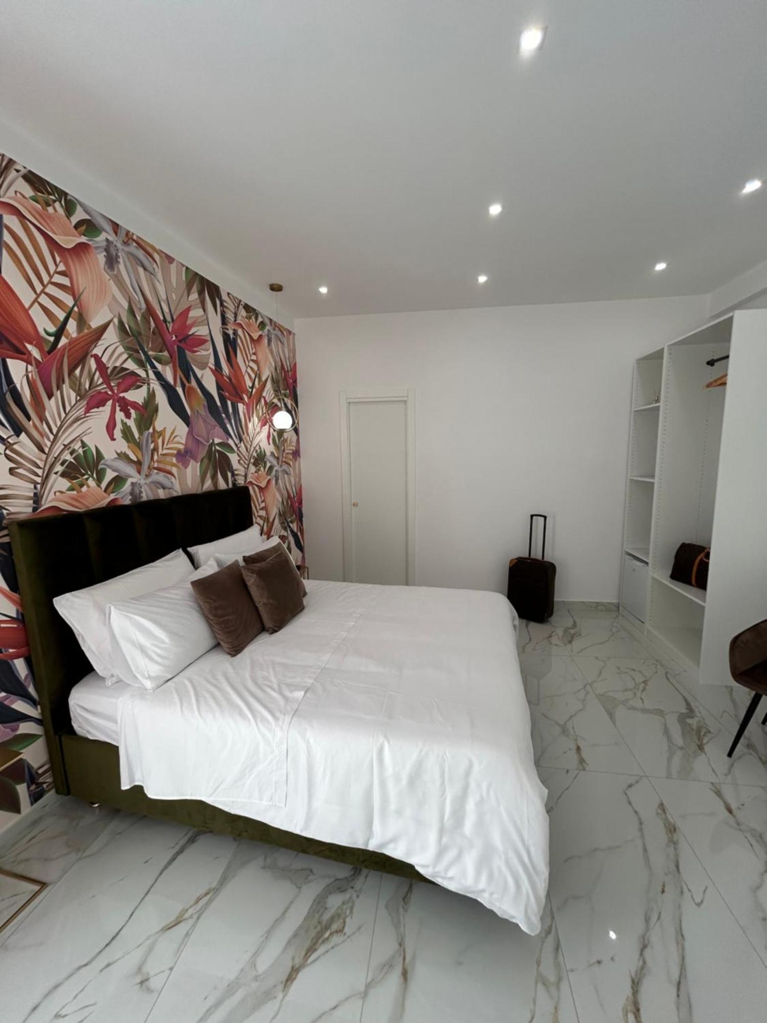 Savior Deluxe Rooms Napels Buitenkant foto