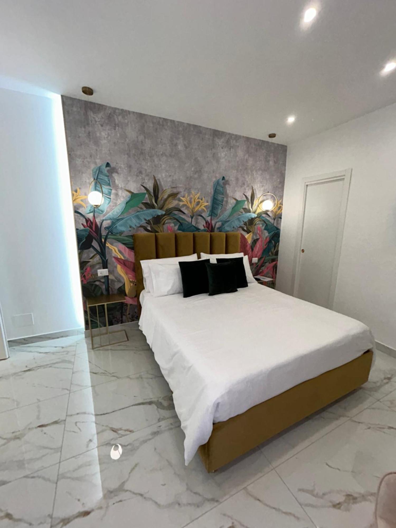 Savior Deluxe Rooms Napels Buitenkant foto