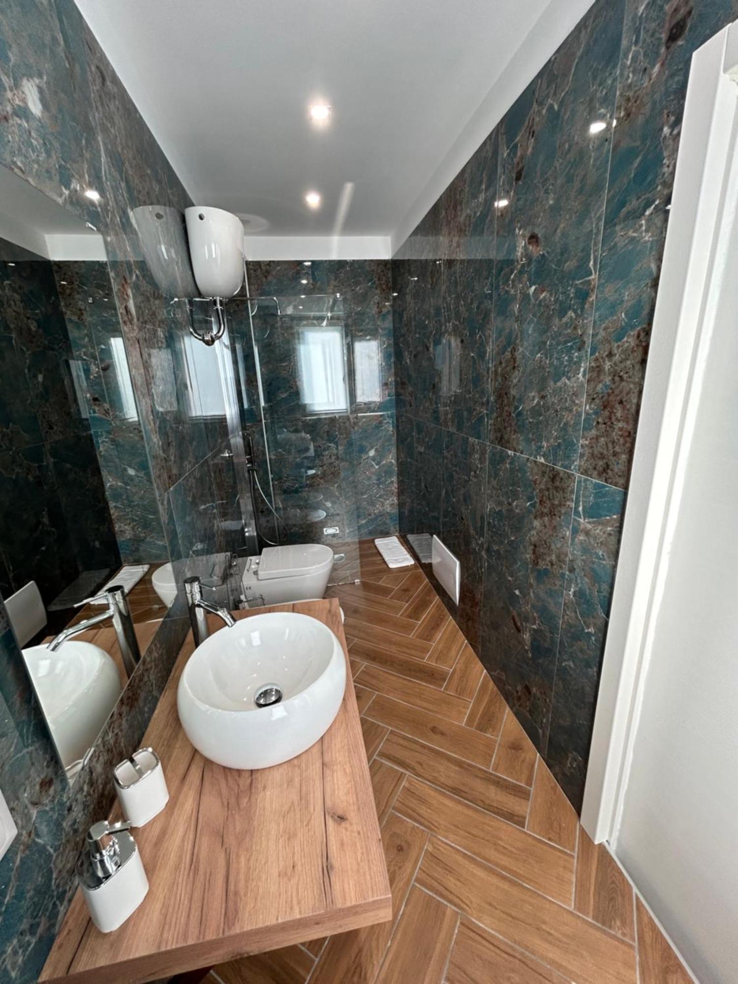 Savior Deluxe Rooms Napels Buitenkant foto