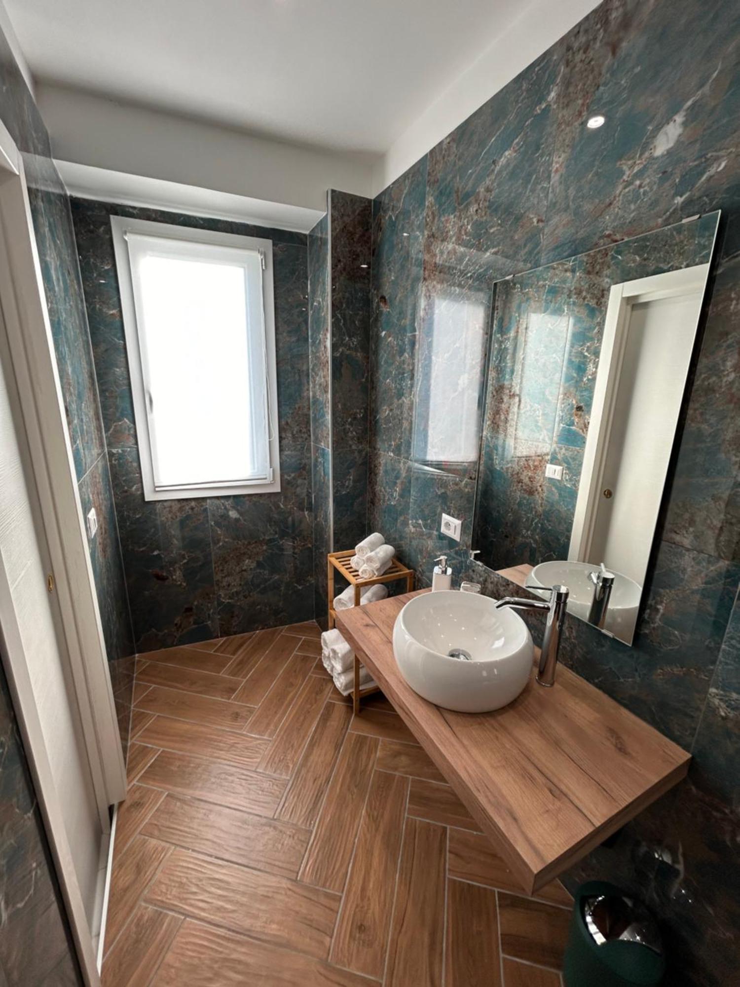 Savior Deluxe Rooms Napels Buitenkant foto